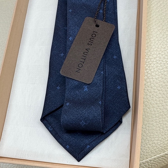 Louis Vuitton Navy Designer Silk Tie -NWT - Picture 3 of 10
